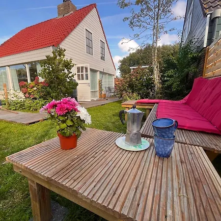 Beautifully Renovated House In Prázdninový dům *